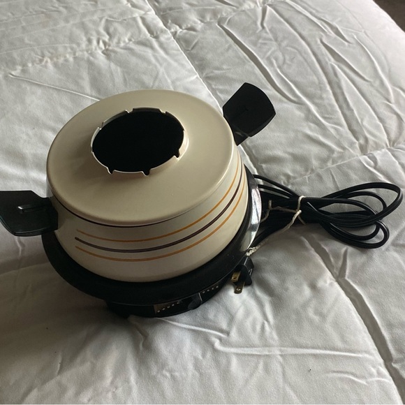 Regal Ware Mardi Gras Gourmet Cooker - Picture 2 of 6